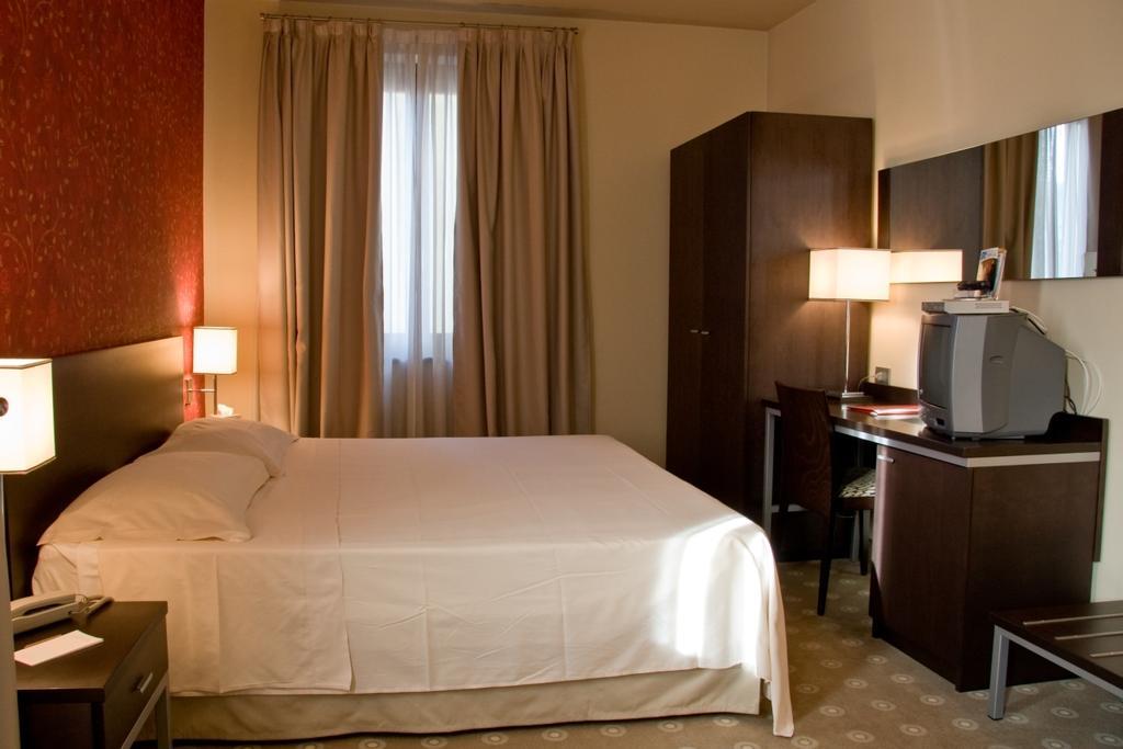 Hotel Fortyfive Chivasso Bilik gambar