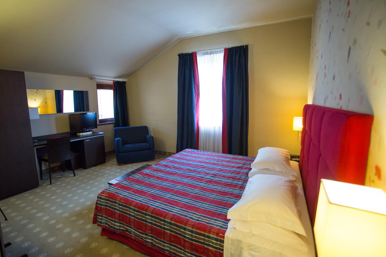 Hotel Fortyfive Chivasso Luaran gambar